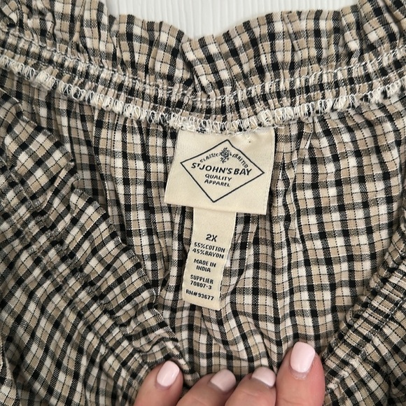 St. John's Bay Black and White Checkered Blouse NWT - Picture 4 of 10